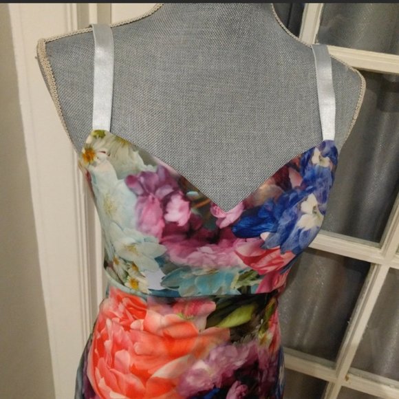 Gorgeous Fitted Ted Baker Dress - Picture 2 of 10